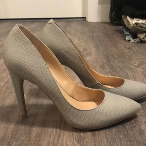 Snake skin textured Stiletto pumps